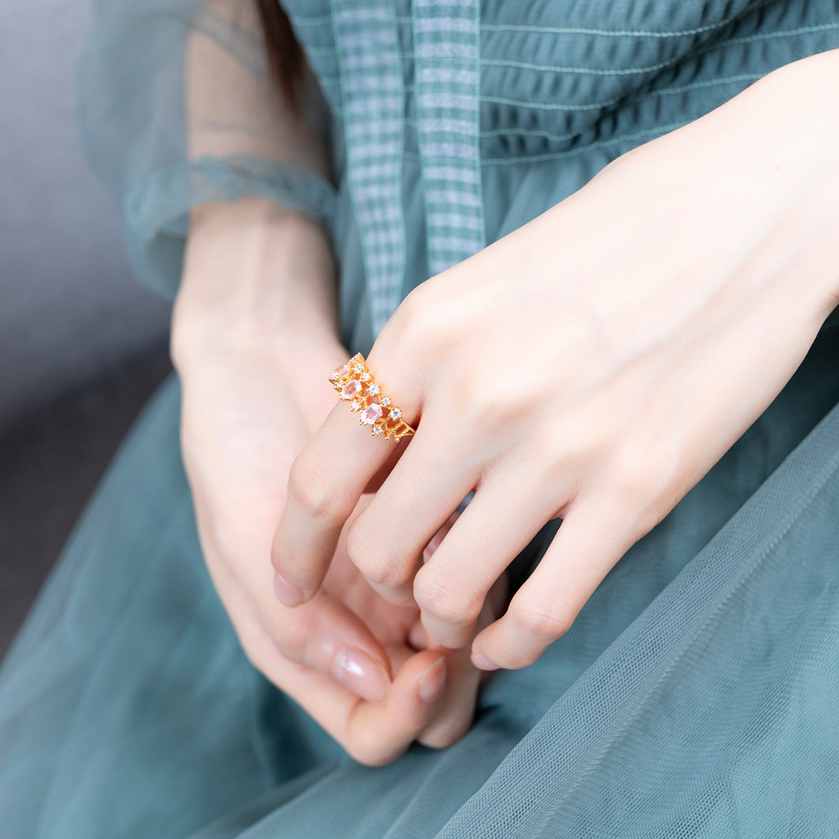 Luxury Mom Kastle Light luxury color treasure ring Luxury Mom Kastle